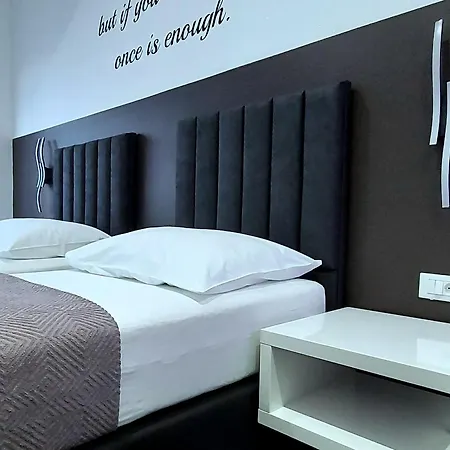 Sunny Spell With Free Parking And Garden Pensión Zadar