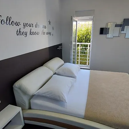 Pensión Sunny Spell With Free Parking And Garden Zadar