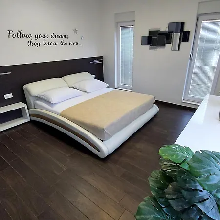 Sunny Spell With Free Parking And Garden