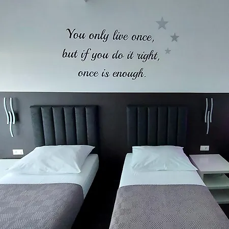 بيت ضيافة Sunny Spell With Free Parking And Garden زادار