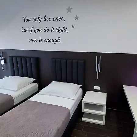 بيت ضيافة Sunny Spell With Free Parking And Garden 3*